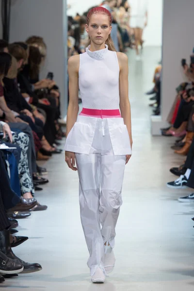 Look 10